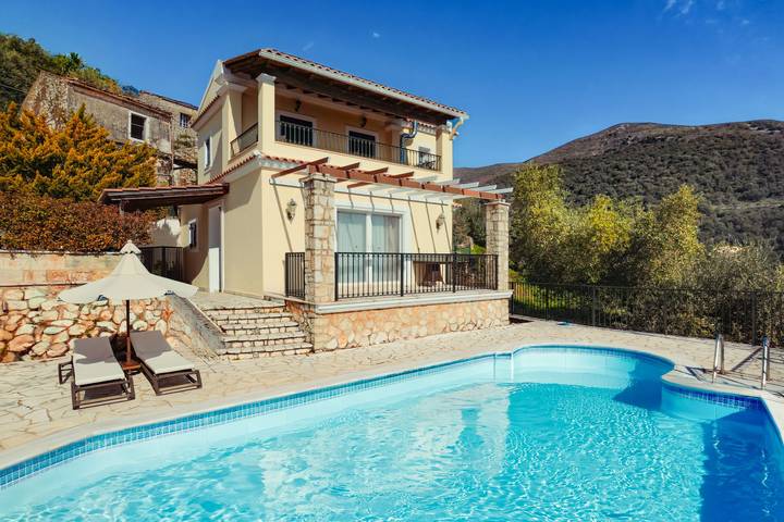 Agriturismo per 4 persone, con panorama e giardino a Corfù