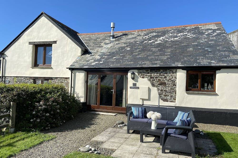 \"Driftwood\" A cosy cottage in Hartland, on the edge of Coastal path. in Hartland Devon Heritage Coast