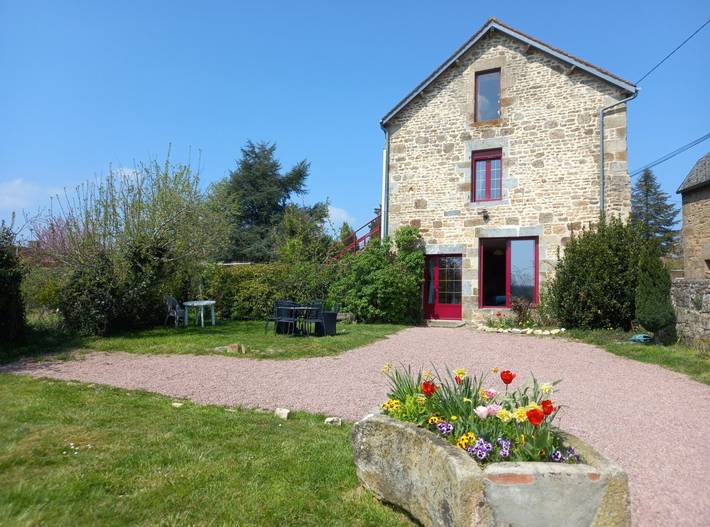 Gîte pour 6 personnes, avec terrasse et jardin