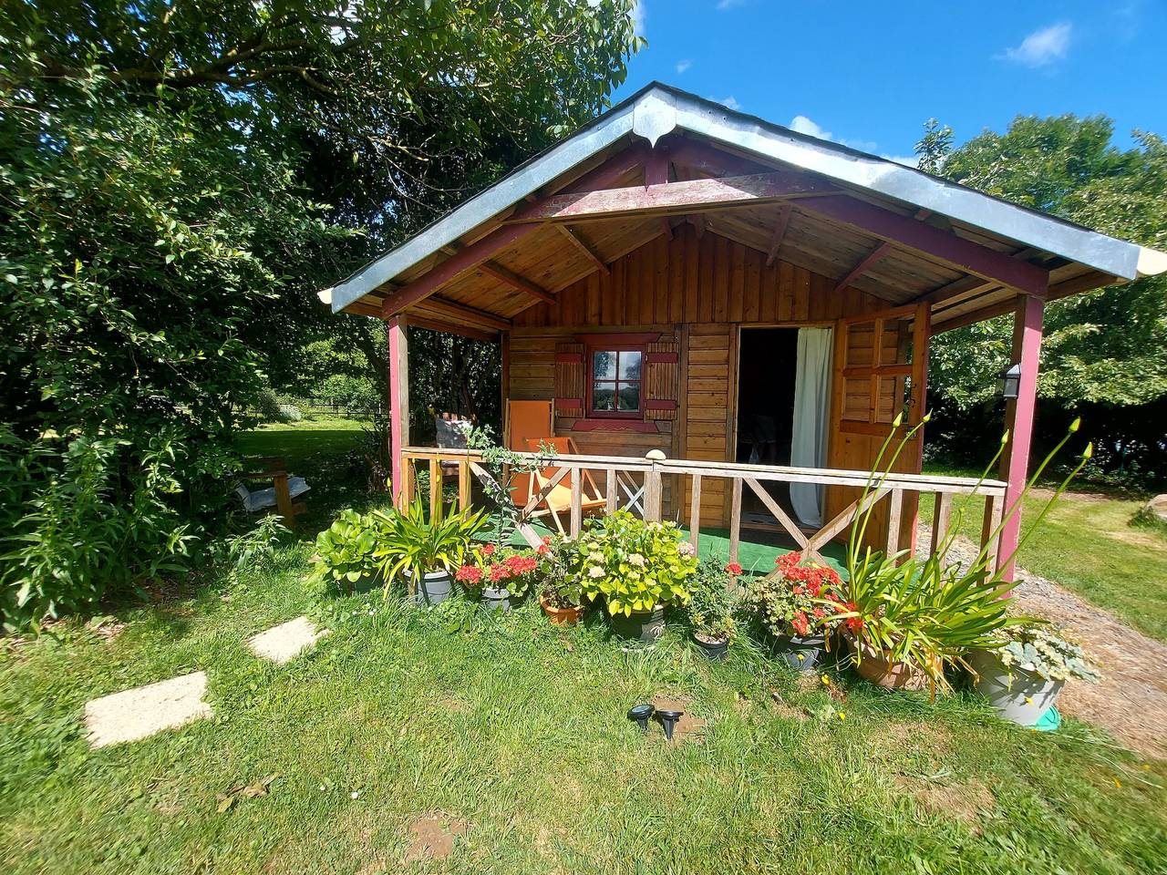 Chalet „Mitten in der Natur“ mit privater Terrasse, Gemeinschaftsgarten und Wlan in Montbray, Saint-Lô und Umgebung