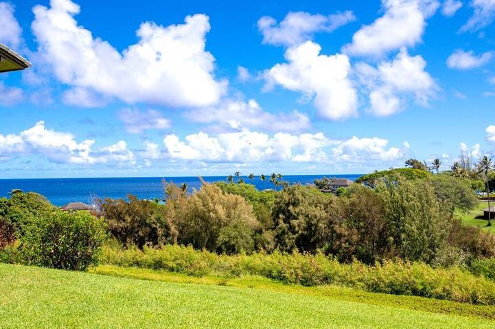 Vacation rental for 5 people, with pool and yard as well as balcony in Kapalua