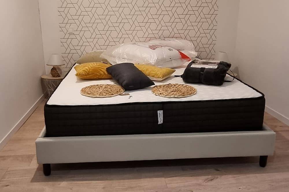 Entire apartment, L'Ethnic Chic 3* Wifi, Netflix, Disney+, Heart of Bastide in Villefranche-de-Rouergue, Massif Central