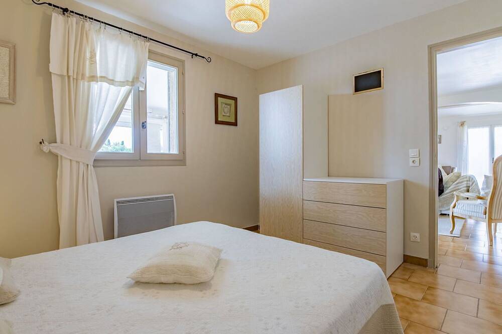 Schönes alleinstehendes Ferienhaus für 6 Leute mit Klimaanlage, privatem Pool, Tv und Terrasse in Gargas, Regionaler Naturpark Luberon