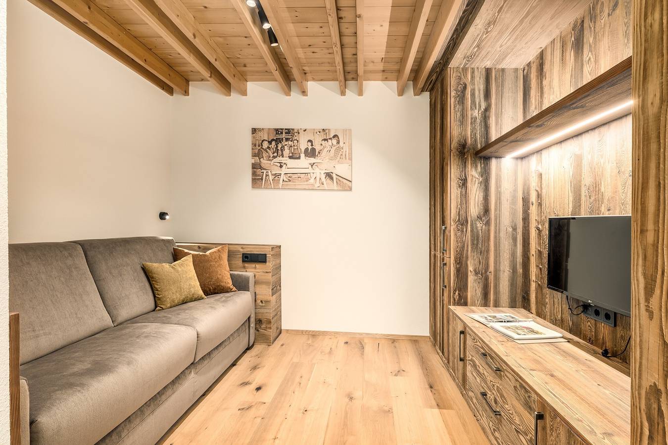 Ganze Wohnung, Ferienwohnung "Perfila Morgenrot" mit Bergblick, Gemeinschaftsgarten und Wlan in Olang, Dolomiti Superski