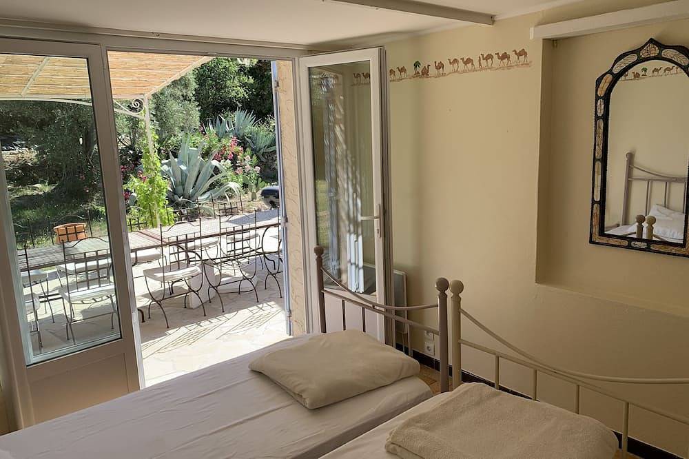 Provencal villa with a pool, for a family or group in Le Beausset, Toulon region