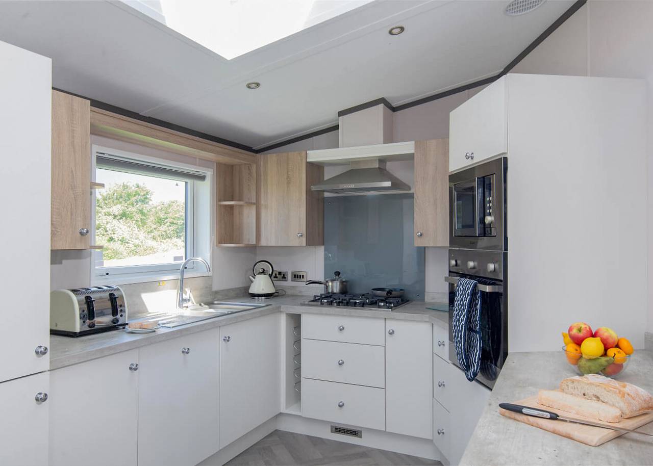 Deluxe 4 Lodge, slps 8, parking, ensuite & decking in Great Yarmouth, The Broads