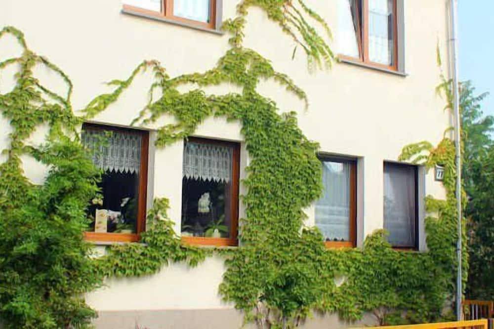Apartamento entero, Habitación doble con ducha / Wc compartido en línea - Gästehaus Wolter in Wittenberg, Fläming