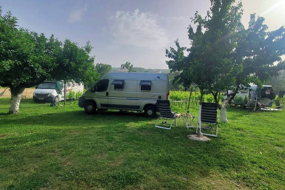 Purple Eye Estate - Camp & Winery (Jokaš) in Opština Danilovgrad