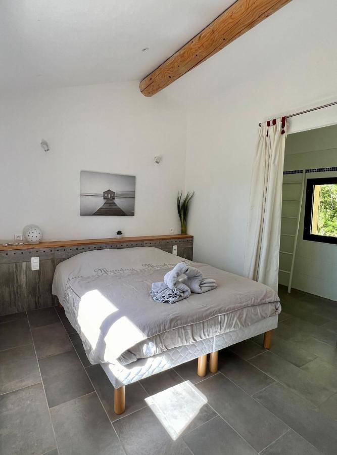 One-Bedroom House in Céreste, Regionaler Naturpark Luberon