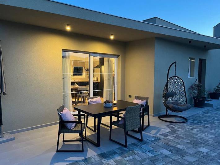 Villa pour 4 personnes, avec vue et jardin, animaux acceptés à Jezera