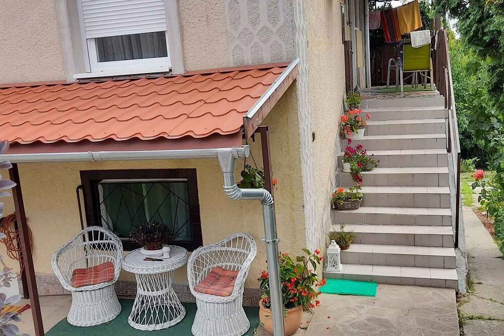 Ganze Wohnung, Ferienhaus in der Nähe der Therme mit Wlan und Klimaanlage in Igal, Kaposvári járás