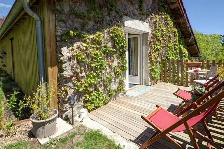 Gîte pour 2 personnes, avec Terrasse et Jardin à Saint-Priest-la-Prugne