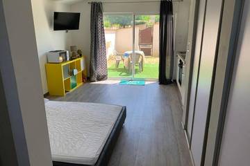 Gîte pour 2 personnes, avec jardin et vue à Cairanne