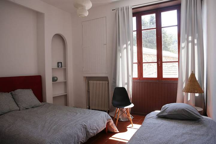 Gîte pour 6 personnes, avec piscine et jardin, animaux acceptés à Lodève - 3