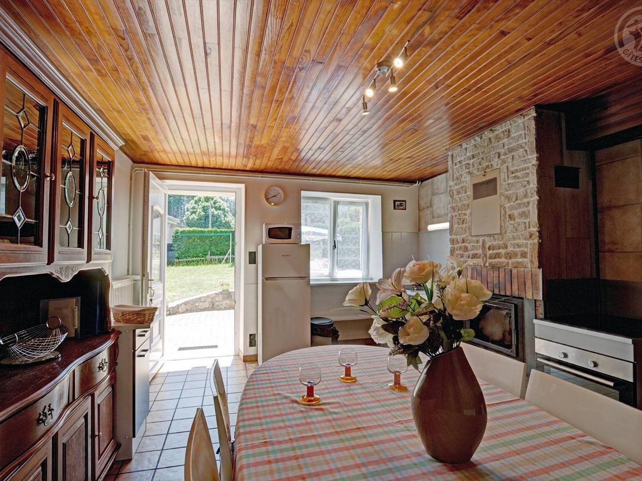 Gîte chaleureux avec animaux admis et wifi à Saint-Jean-la-Vêtre in Saint-Jean-la-Vêtre, Montbrison