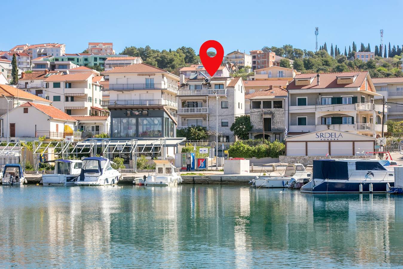 Ganze Wohnung, 1-Zimmer-Ferienwohnung mit Balkon und Meerblick Okrug Gornji, Ciovo A-11374-a in Okrug Gornji, Ciovo