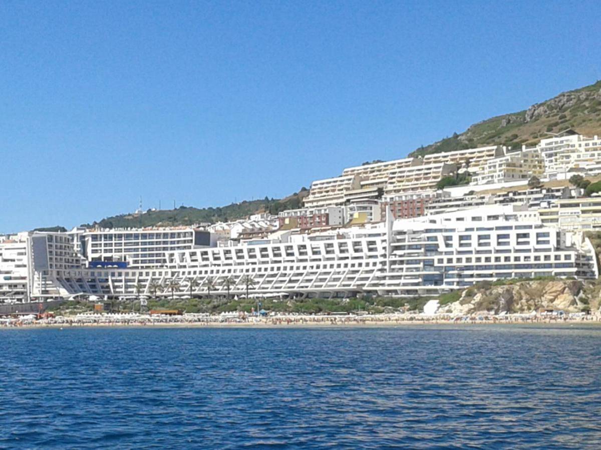 Amazing Beach & Pool Apartment with Garden in Praia do Ouro, Sesimbra (Castelo)