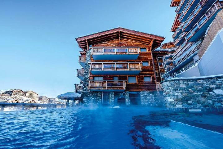 Hôtel pour 3 personnes, avec Balcon et Jacuzzi ainsi que Terrasse et Bassin pour enfant à Nendaz