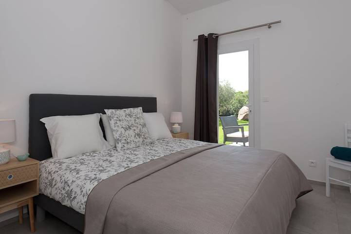 Location de vacances pour 10 personnes, avec piscine ainsi que jardin et terrasse, animaux acceptés dans Santa Giulia - 2