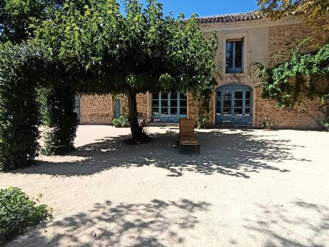 Entire apartment, Farmhouse in Provence with Pool & Jacuzzi in Althen-des-Paluds, Vaucluse