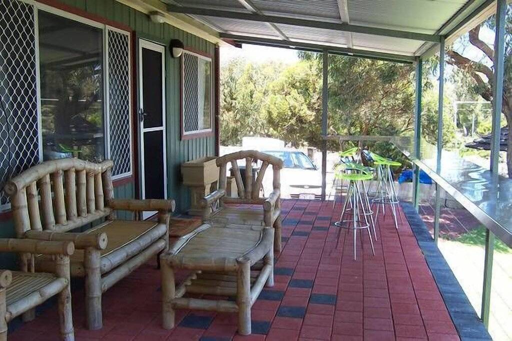 Cottage for 8 People in Guilderton, Western Australia