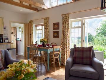 Holiday Rental for 4 People in Shropshire, West Midlands, Photo 3