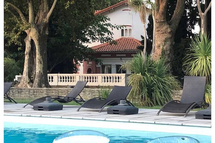 Gîte pour 6 personnes, avec jardin et piscine