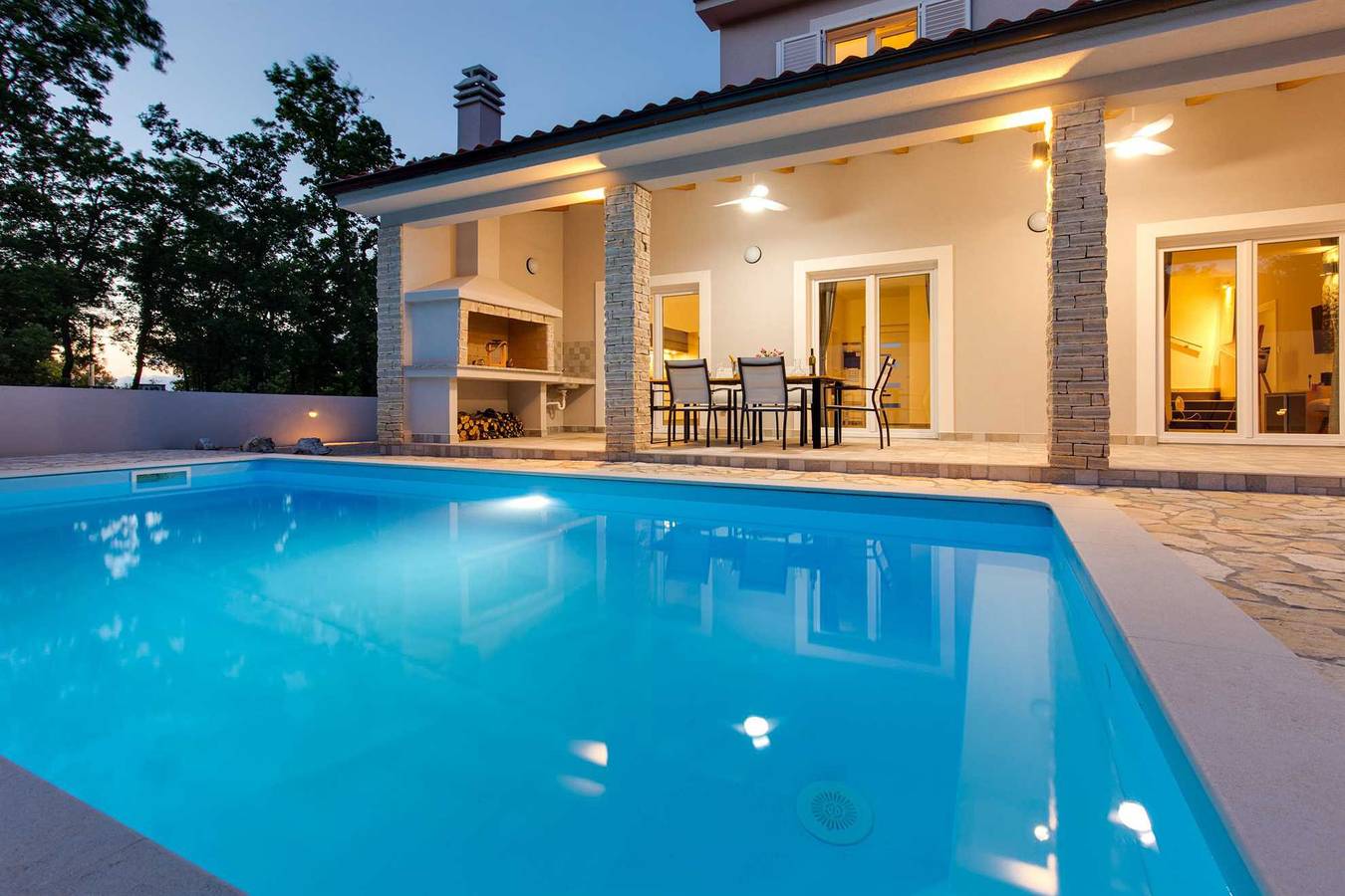 Villa Sandrina mit beheiztem Pool und großem Garten in Krk Stadt, Krk