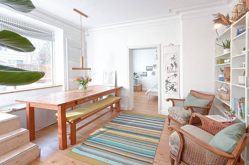 Ganze Wohnung, Stilvolle Altbauwohnung in Hamburg Ottensen – charmant & zentral für 2-5 Gäste in Ottensen Hamburg, Hamburg