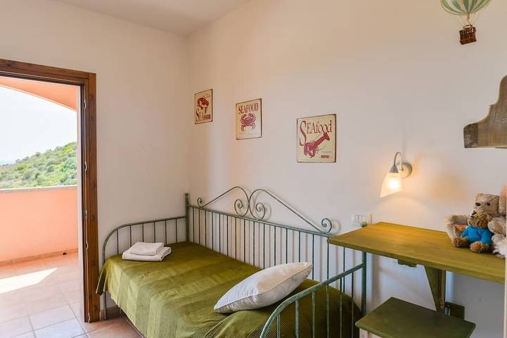 Villa pour 9 personnes, avec jardin et balcon, animaux acceptés dans Eden Rock - 4