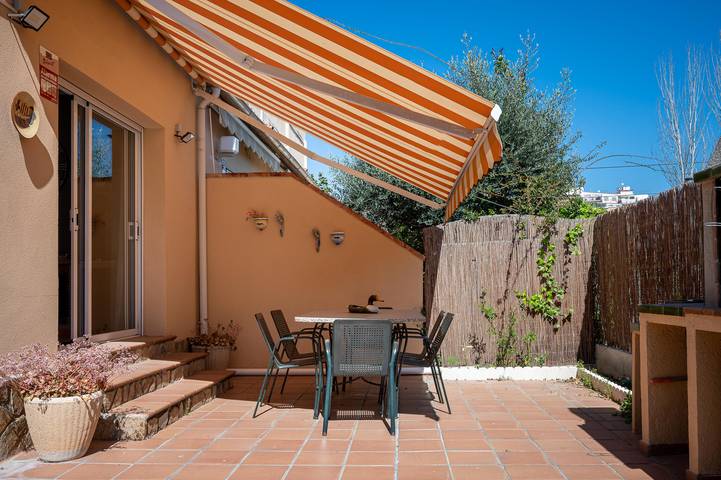 Casa rural para 8 personas, con terraza en Torredembarra - 2