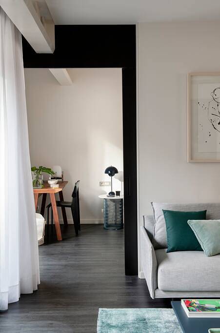 Robin - Lifestyle Apartment in Barcelona's Golden Triangle in Barcelona Centre, Barcelona