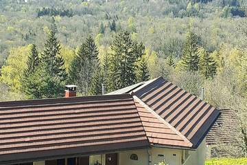Gîte pour 2 personnes, avec jardin dans Ponthoux