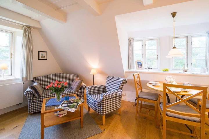 Ferienwohnung für 3 Personen, mit Terrasse und Garten in Nebel - 2