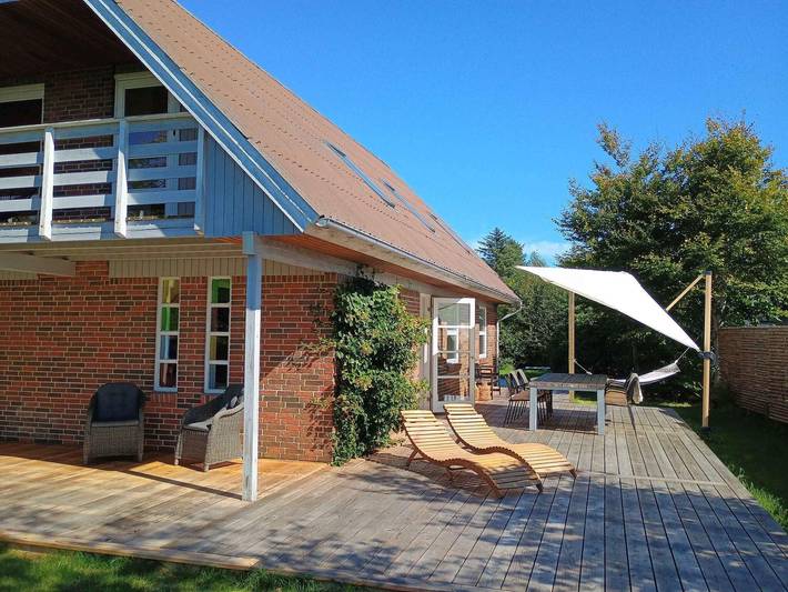 Ferieudlejning for 7 personer, med terrasse, børnevenlig i Ålbæk