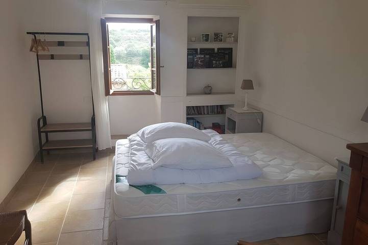 Location de vacances pour 6 personnes, avec piscine ainsi que terrasse et jardin à Courry - 3