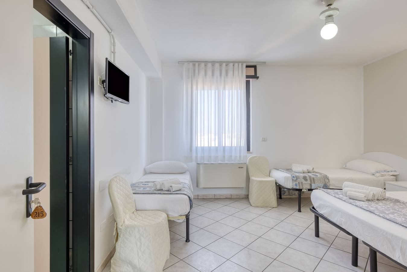 Apartamento entero, Posada 'Quadrupla 1' con Wi-Fi y aire acondicionado in Hotel Poseidone, Ugento