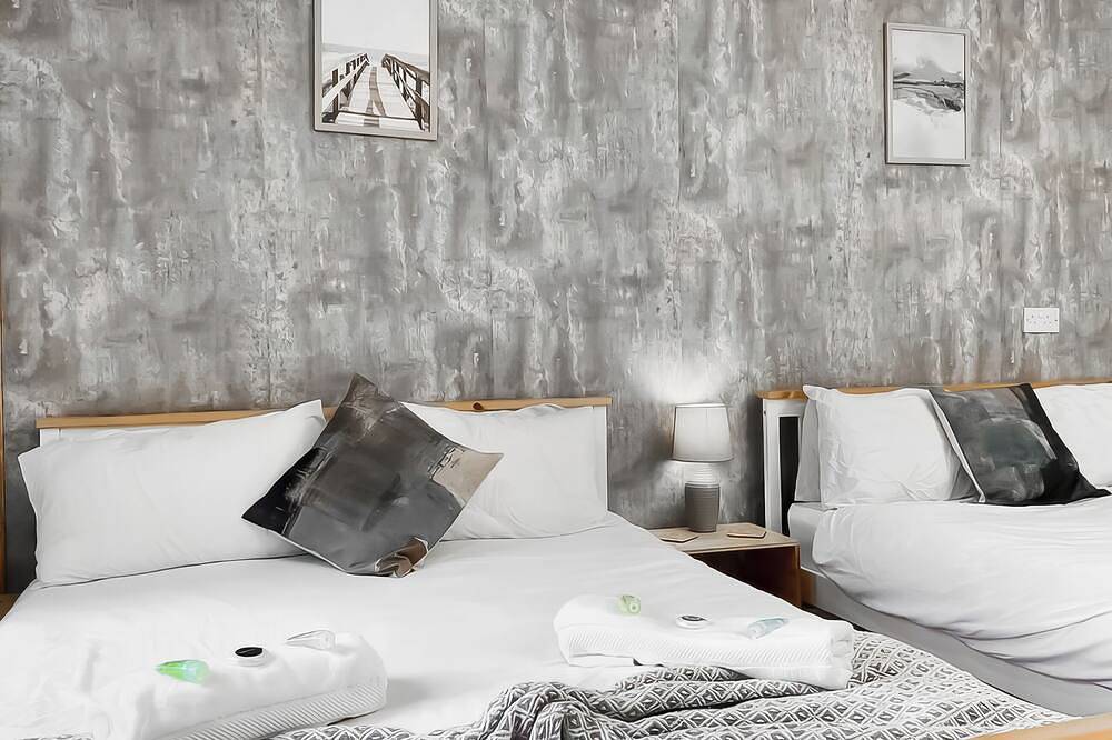 5 bedroom accommodation in Pudsey, near Leeds in Leeds, West Yorkshire