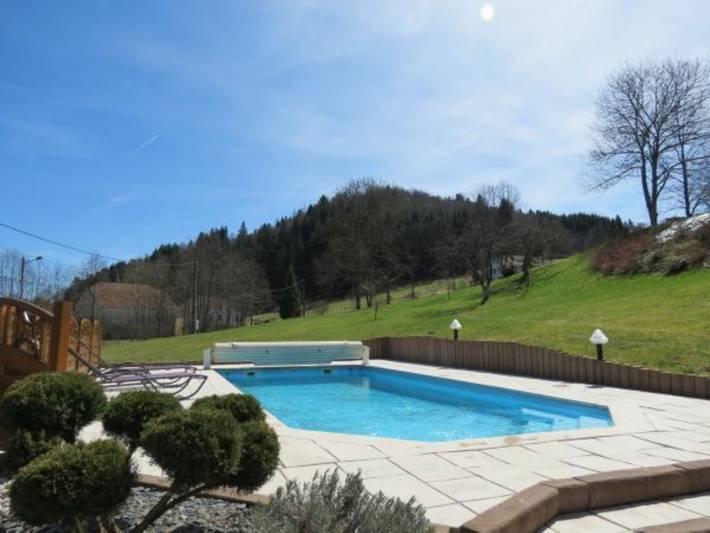 Gîte pour 2 personnes, avec Terrasse ainsi que Jardin et Piscine à Ferdrupt