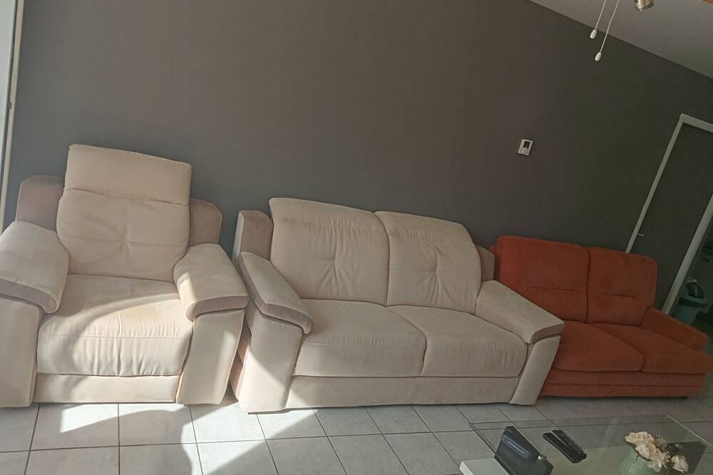 Lovely house with private parking/covered terrace close to beaches and amenities. in Douarnenez, Quimper und Umgebung