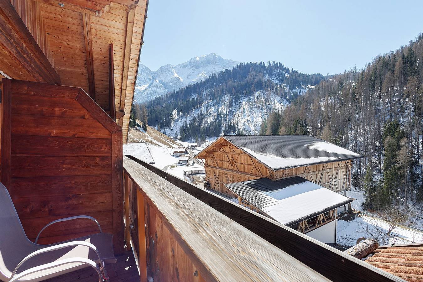 Appartamento intero, Appartamento di vacanza "Ciasa Mirio Rit" con vista sulle montagne, Wi-Fi e balcone in Rumestluns, La Valle