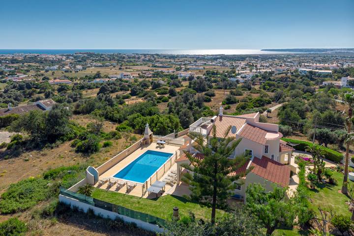 Location de vacances pour 8 personnes, avec terrasse et jardin à Guia - 3