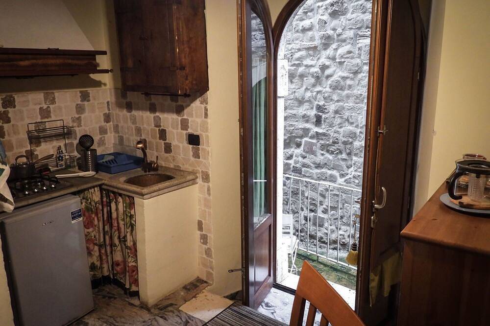 Country House / Farm House in Forcella with 2 bedrooms sleeps 5 in Roccafluvione, Monti Sibillini National Park