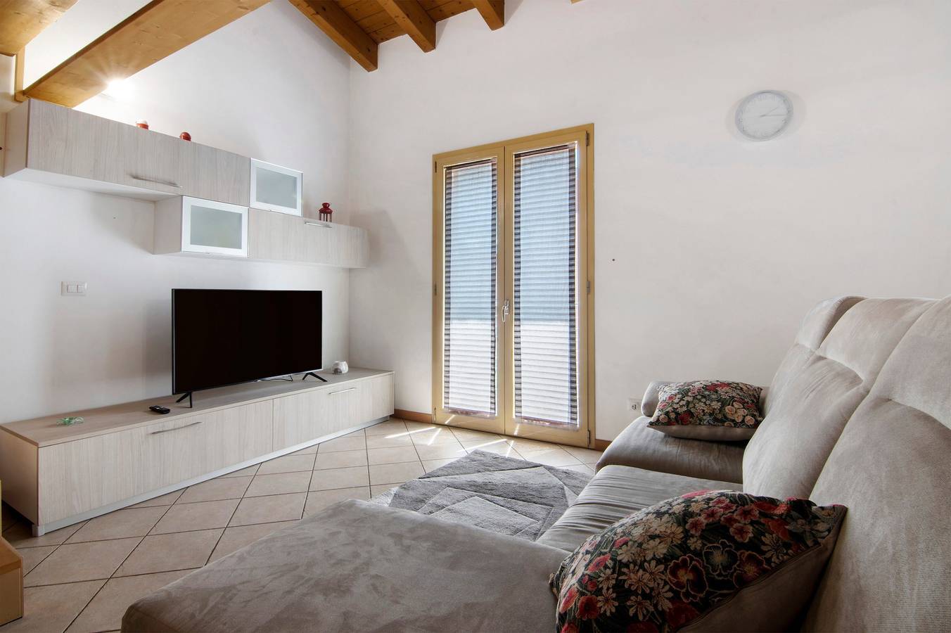 Ganze Wohnung, Ferienwohnung 'Casa Zia Dani' mit Bergblick, privater Terrasse und Wlan in Piantedo (Dorf), Piantedo