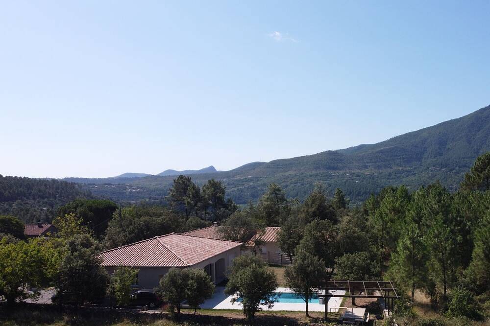 Villa La Barbière, 10 pers, piscine privée in Les Salelles, Parc naturel régional des Monts d'Ardèche