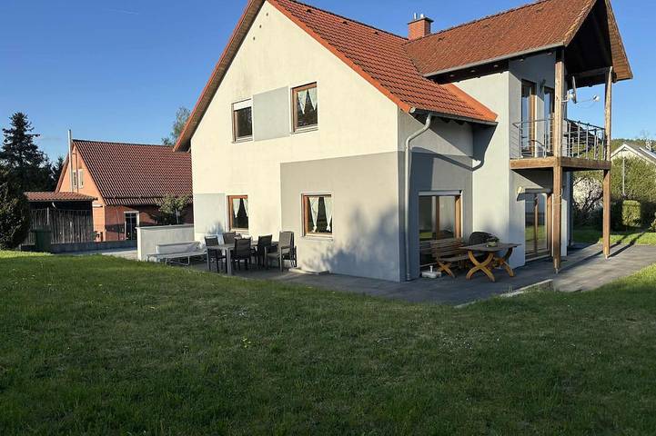 Ferienhaus für 9 Personen, mit Garten und Balkon