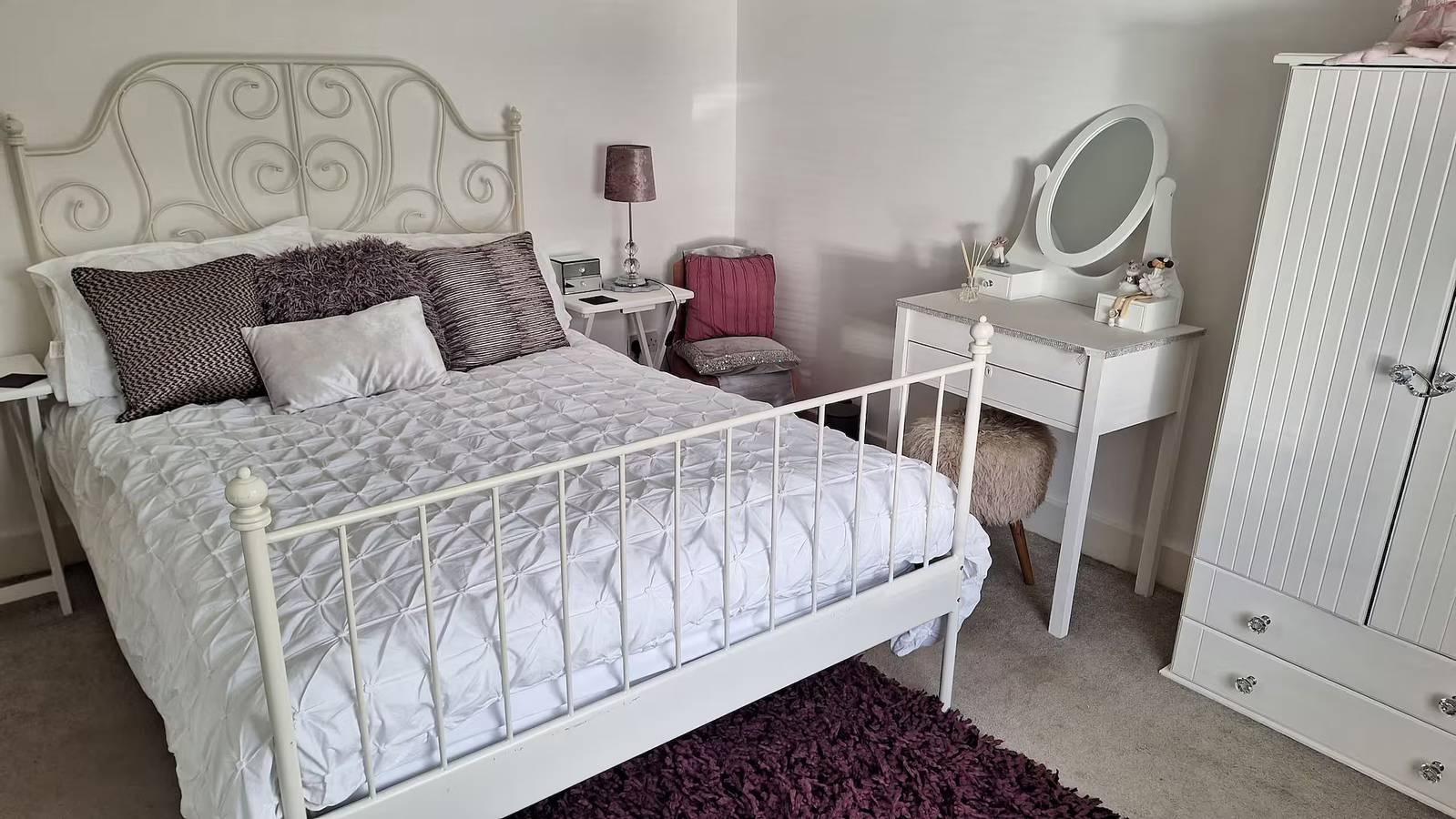 Bungalow - Sleeps 4 - Parking - Garden in Nottinghamshire