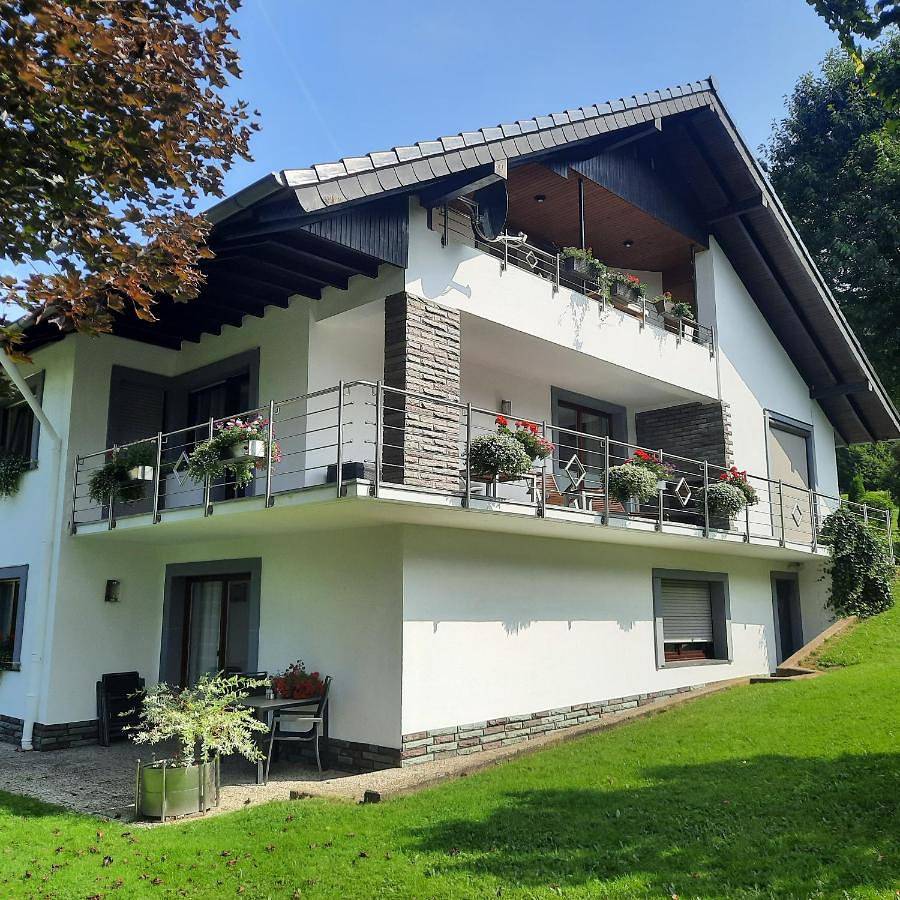 Ganze Wohnung, Apartment with Mountain View in Einruhr, Simmerath