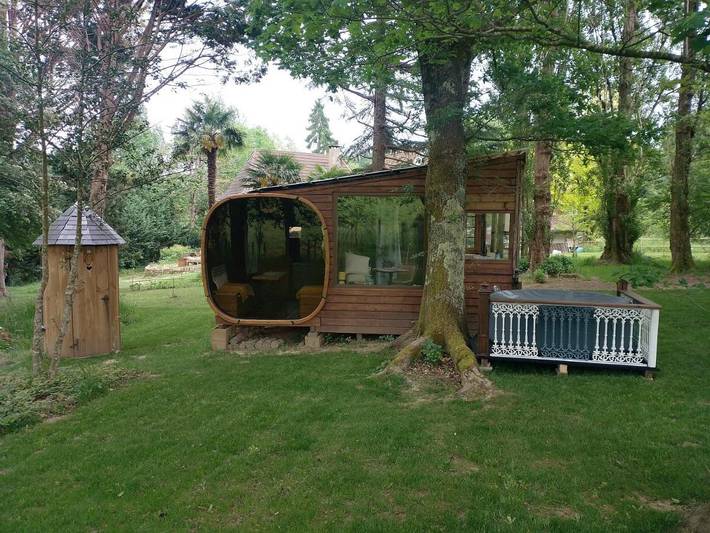 Location de vacances pour 3 personnes, avec Jacuzzi et Terrasse ainsi que Jardin et Vue à Ozenx-Montestrucq
