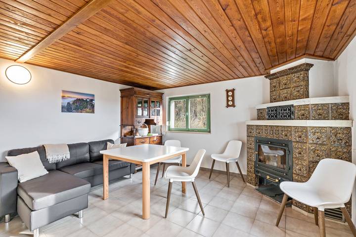 Petite maison de vacances Kirschallee avec vue sur la montagne, terrasse privée et jardin commun in Hohnstein, Massif gréseux de l'Elbe